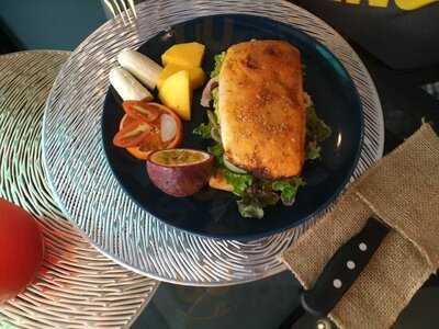 สุนิสา คอฟฟี่ แอนด์ บิสโทล