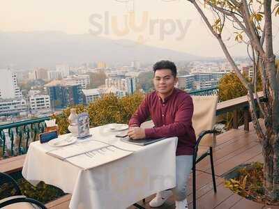 ซานาดูผับแอนด์เรสเตอรองท์