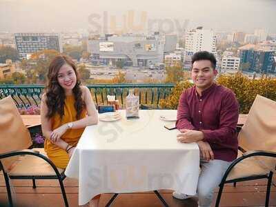 ซานาดูผับแอนด์เรสเตอรองท์