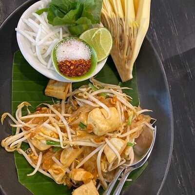 Woo Cafe & Art Gallery