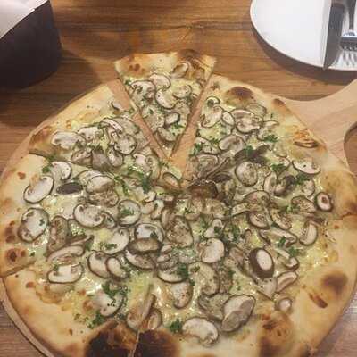 ทู ซิสเตอร์ พิซซ่า