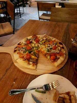 ทู ซิสเตอร์ พิซซ่า