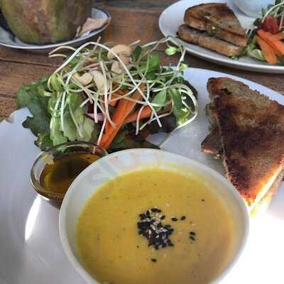 เบิร์ดส์ เนสท์ คาเฟ่