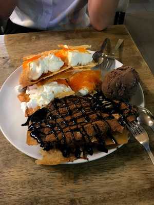 กู โรตี และ ชาชัก นิมมานเหมินทร์ 