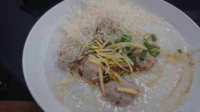 ร้านโจ๊กกระดูกอ่อน หน้าค่ายป.พัน7