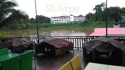 สวนอาหาร บ้านริมน้ำ