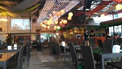 สวนอาหาร บ้านริมน้ำ