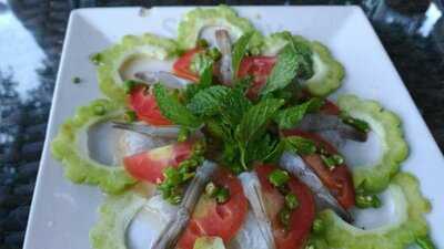 สวนอาหาร บ้านริมน้ำ