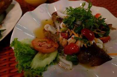 สวนอาหาร บ้านริมน้ำ