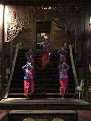 ร้านอาหาร เฮือนข้าเจ้า