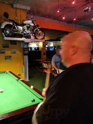 Winstons Pool And Sports Club