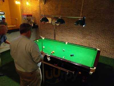 Winstons Pool And Sports Club