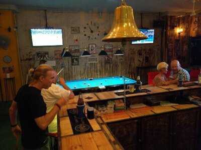 Winstons Pool And Sports Club