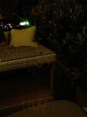 ลูซีกูซี บาร์ แอนด์ เร็สโทรอนท์