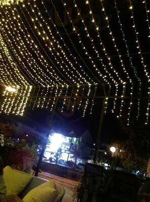 ลูซีกูซี บาร์ แอนด์ เร็สโทรอนท์