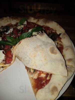 มันเดย์ ซิค ลีฟ หม่าล่า บาร์บีคิว บาร์ดาดฟ้า พิซซ่าเตาฟืน