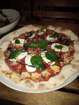 มันเดย์ ซิค ลีฟ หม่าล่า บาร์บีคิว บาร์ดาดฟ้า พิซซ่าเตาฟืน