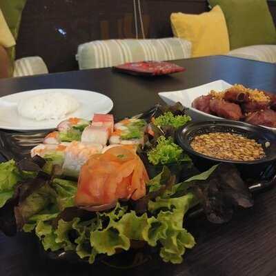 ร้านอาหาร วีทีแหนมเนือง