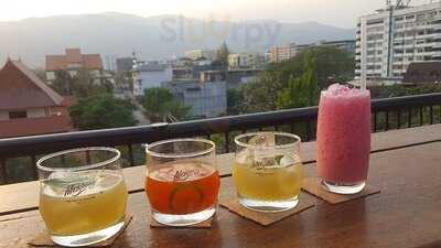 เดอะ รูฟท็อป บาร์