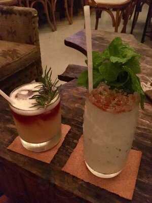 เดอะ รูฟท็อป บาร์