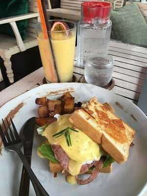 Mai Bakery In Garden