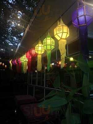 ร้านอาหาร เฮือนเพ็ญ