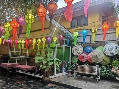 ร้านอาหาร เฮือนเพ็ญ