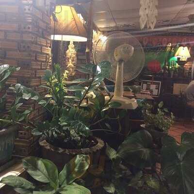 ร้านอาหาร เฮือนเพ็ญ