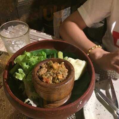 ร้านอาหาร เฮือนเพ็ญ