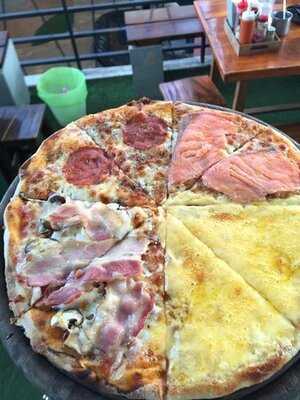 ทินทินพิซซ่า