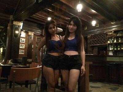 ร้านอาหาร ครอสโร้ด