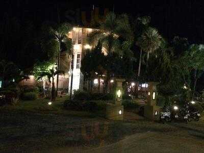 ร้านอาหาร ครอสโร้ด