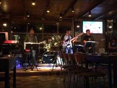 ร้านอาหาร ครอสโร้ด