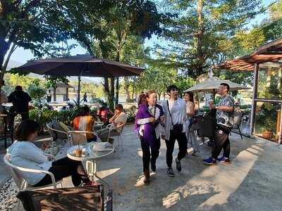 ร้านกาแฟอ่างแก้ว บาย อัยยะ คาเฟ่