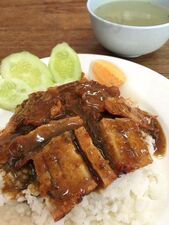 ร้านข้าวหมูแดงเจ๊แว่น