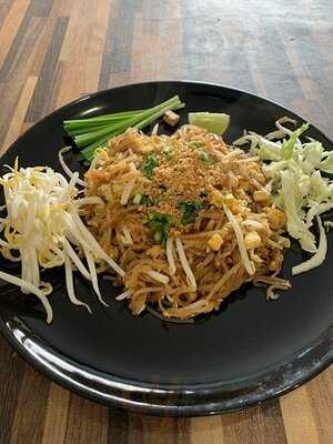Eat Pad Thai