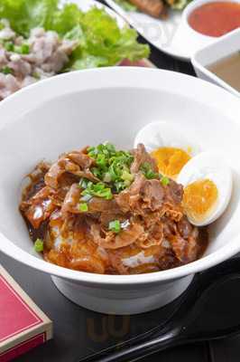 ก๋วยเตี๋ยวต้มยำลำไย Longan Noodle Soup