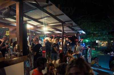 เดอะเฟรนช์ คอร์นเนอร์ - บาร์ แอนด์ เรสเตอรองท์