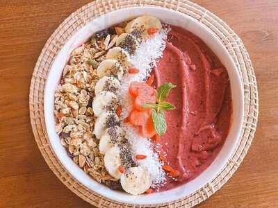 ทรอปิคอล จู๊ซ แอนด์ สมูทตี้ บาร์