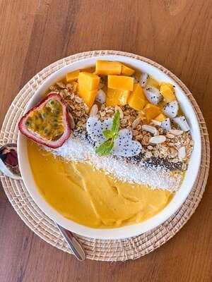 ทรอปิคอล จู๊ซ แอนด์ สมูทตี้ บาร์