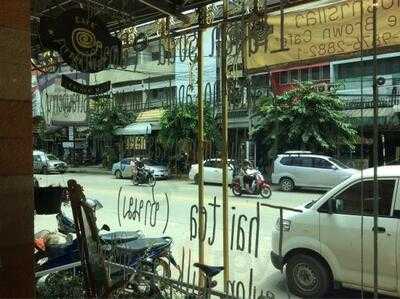 ลิตเติ้ล บราวน์ คาเฟ่