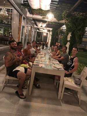 ชาร์ดอนเน ออน เดอะ บีช