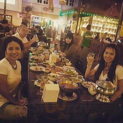 สวนอาหารบ้านริมน้ำ