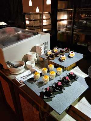 บายเดอะซันพูลบาร์