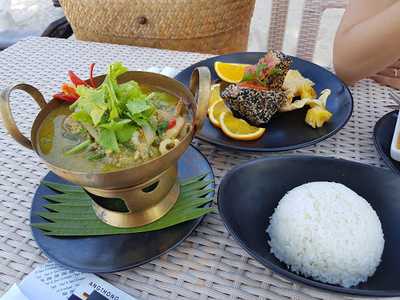 บายเดอะซันพูลบาร์