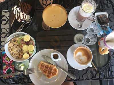 ฮันเดรด ไอซ์แลนด์ คอฟฟี่ บาร์