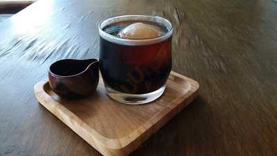 ฮันเดรด ไอซ์แลนด์ คอฟฟี่ บาร์