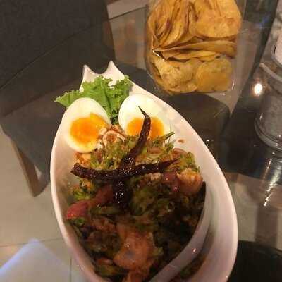 โย่โล่ บาร์แอนด์บริชโทร