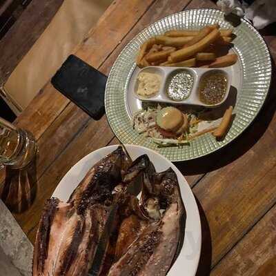 ทรายรี คอทเทจ ไดวิ่ง เรสเตอรองท์