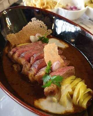 ร้าน ลำเน้อ ข้าวซอย น้ำเงี้ยว